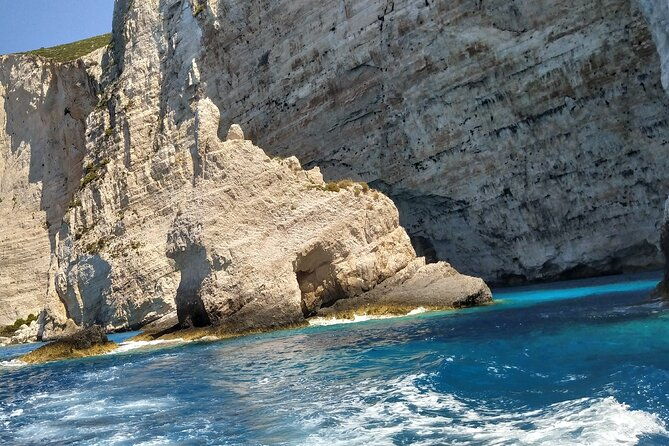 zakynthos-top-sights-morning-tour-shipwreck-and-blue-caves