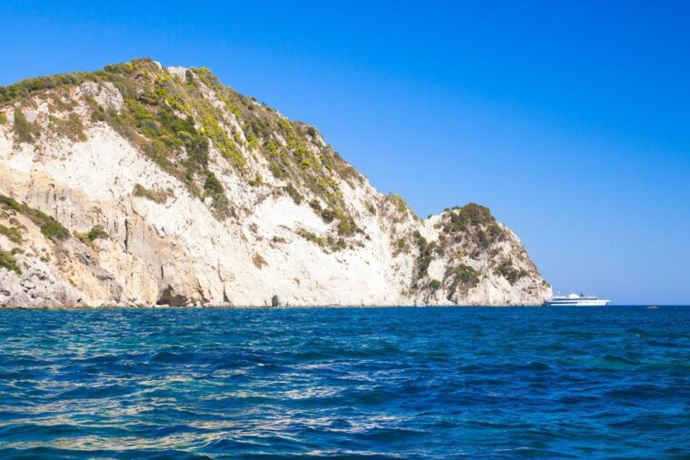 zakynthos-turtle-spotting-marathonisi-keri-caves-cruise