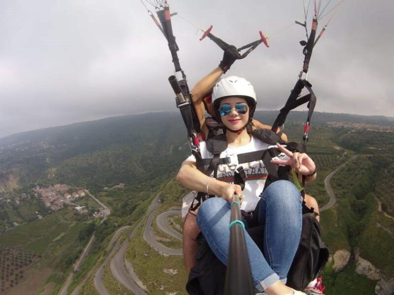 zambrone-paragliding-experience