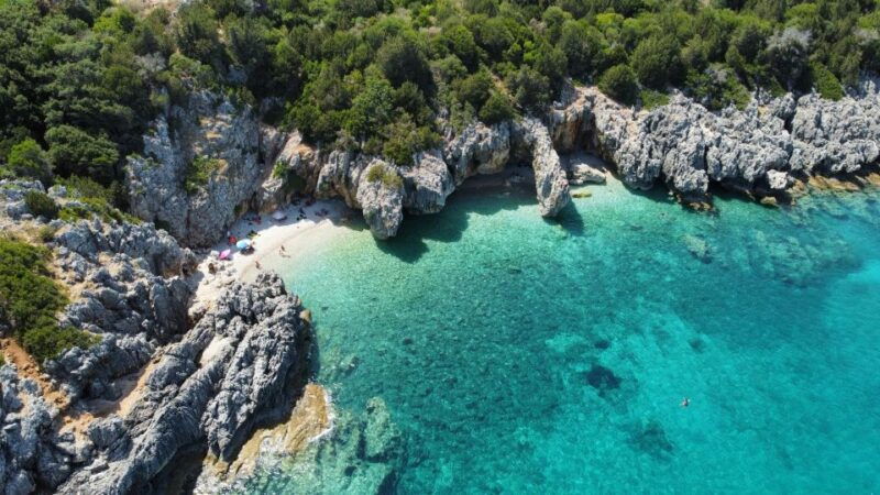 zante-cruise-to-blue-caves-shipwreck-beach-photostop
