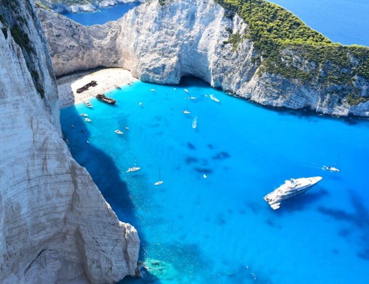 zante-cruise-to-blue-caves-shipwreck-beach-photostop