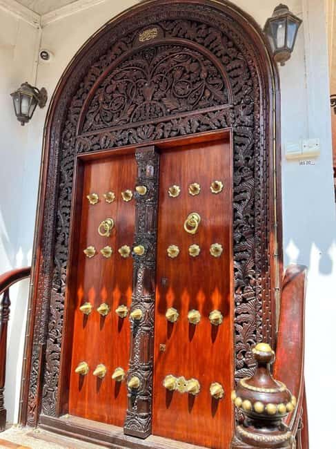 Zanzibar: Prison Island, Stone Town & Night Market Tour - Wandering Through Stone Town