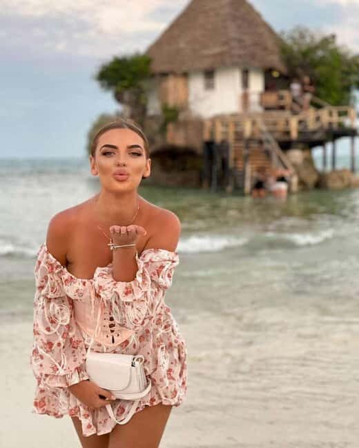 Zanzibar: Private Beach Photoshoot in Stone Town street - Key Points