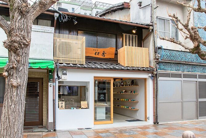 zen-garden-making-and-matcha-tasting-in-handmade-pottery-shop
