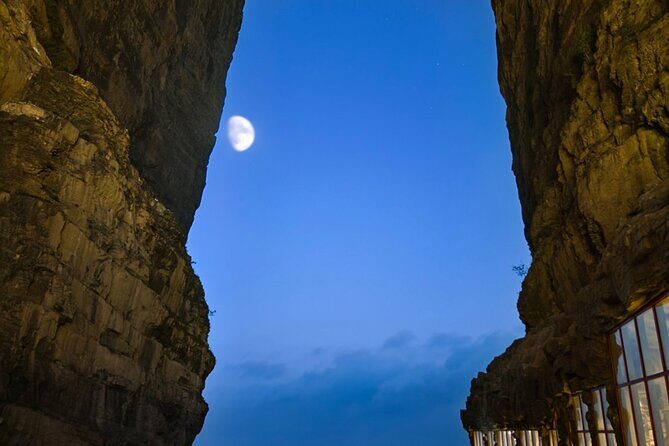 Zhangjiajie 3 Days and Night Group Tour with 72 Odd Tower - FAQs