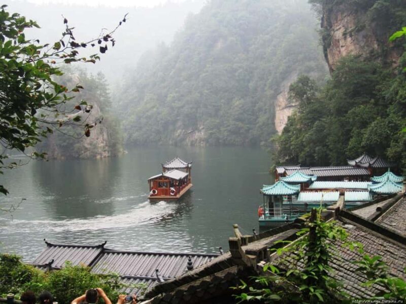 Zhangjiajie: Baofeng Lake & Tujia Brocade Weaving Tour - Exploring Baofeng Lake: Natural Beauty and Scenic Delights