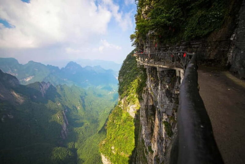 Zhangjiajie: Mountain Peaks and Nighttime Dreams Tour - Key Points