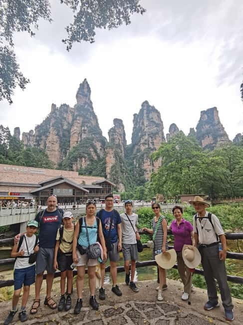 Zhangjiajie: Quartz Sand Painting Experience & Art Gallery - A Detailed Look at the Zhangjiajie Quartz Sand Painting & Art Gallery Tour  