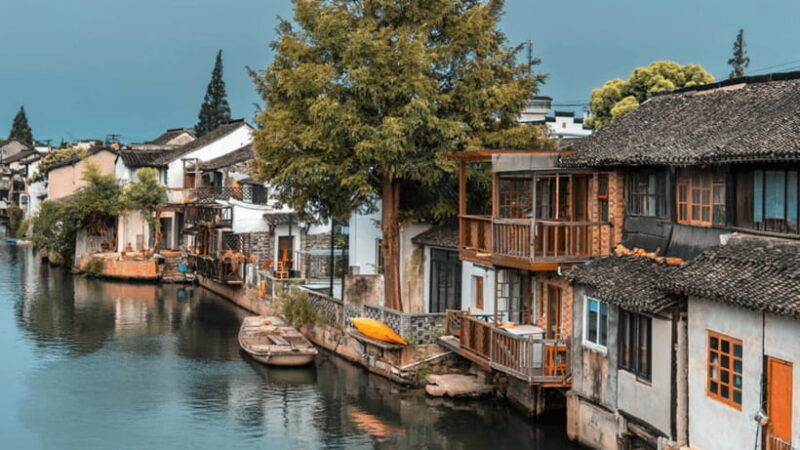 zhujiajiao-shanghaismall-group-tour-water-town-to-skyline