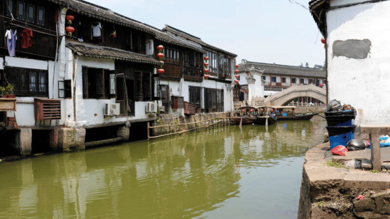 zhujiajiao-shanghaismall-group-tour-water-town-to-skyline