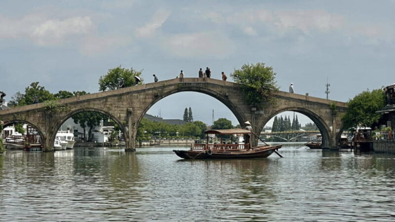 zhujiajiao-shanghaismall-group-tour-water-town-to-skyline