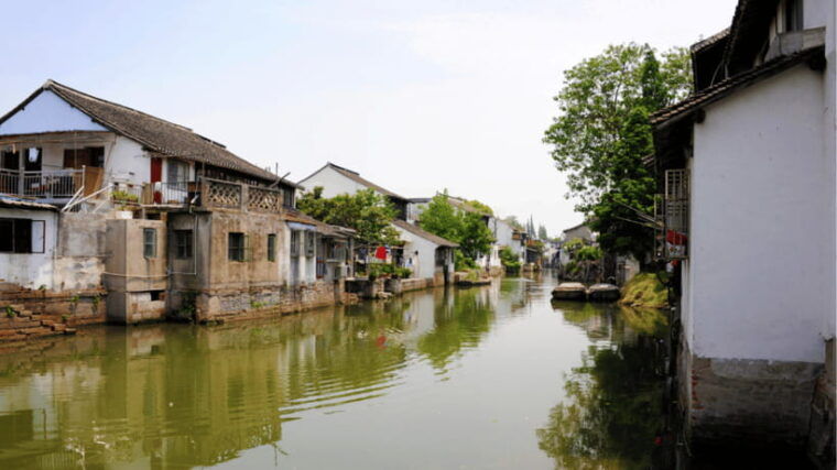 zhujiajiao-shanghaismall-group-tour-water-town-to-skyline