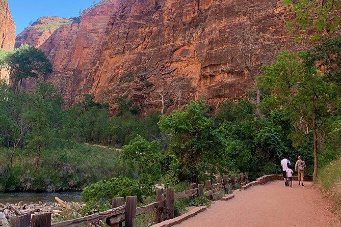 Zion National Park Small Group Tour from Las Vegas - Comfortable, Hassle-Free Transit