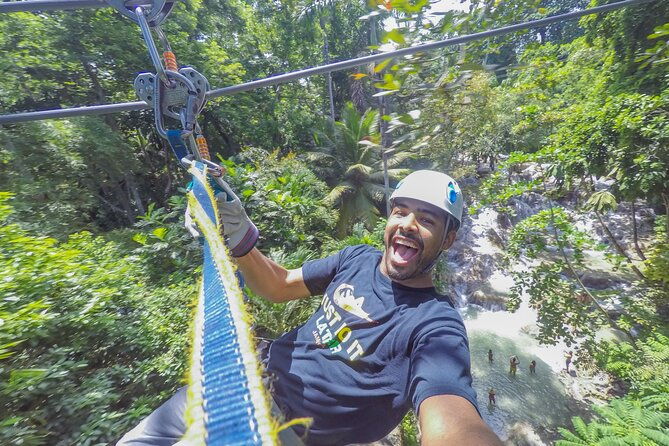 zipline-snorkel-and-party-catamaran-with-dunns-river-climb