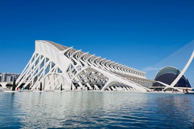 zoom-through-valencia-top-25-hotspots-on-e-scooters