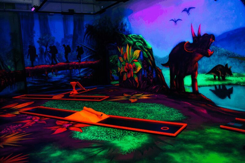 Zurich: Black Light Galaxy Minigolf - The Sum Up
