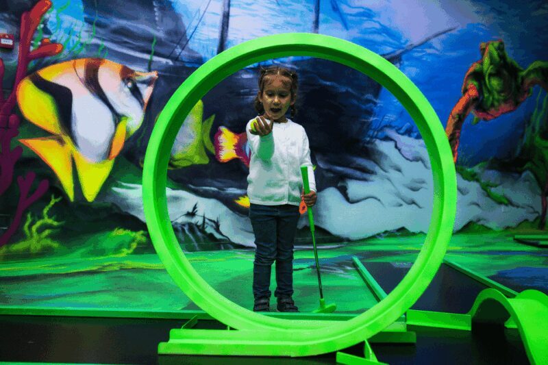 Zurich: Black Light Galaxy Minigolf - The Experience at a Glance