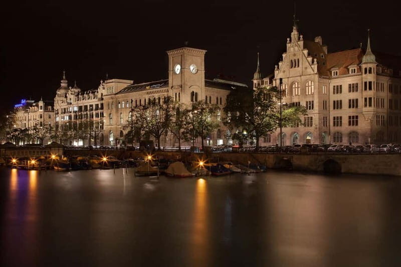 Zurich : Guided walking tour with a local - Key Points