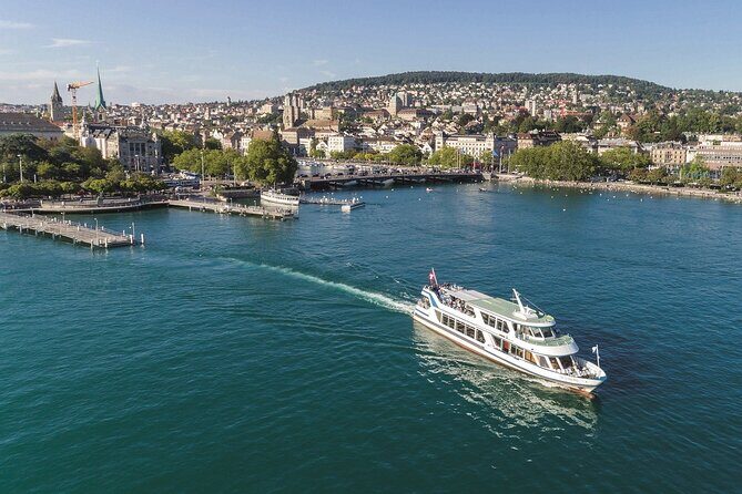 Zurich Highlights City Tour with Lake Cruise - Exploring Zurich’s Districts and the Old Town  