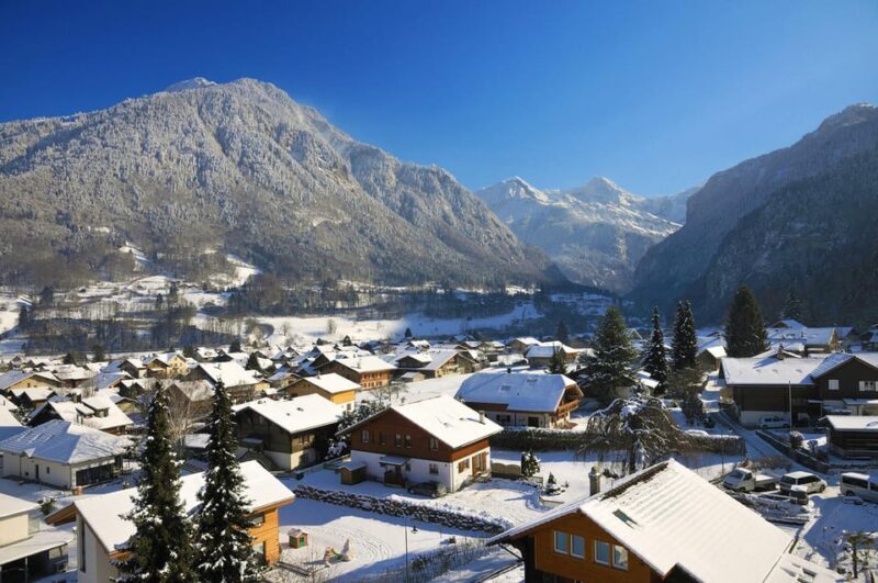Zurich: Interlaken Day Trip with Chocolate Fondue float - Arriving in Interlaken: Free Time to Explore