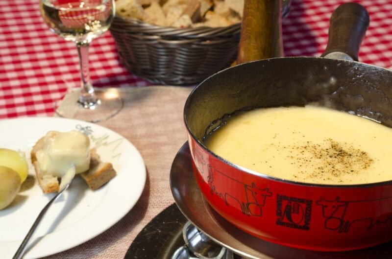 Zurich: Sightseeing and Gourmet Tour with Cheese Fondue - Practical Details & Experience Quality